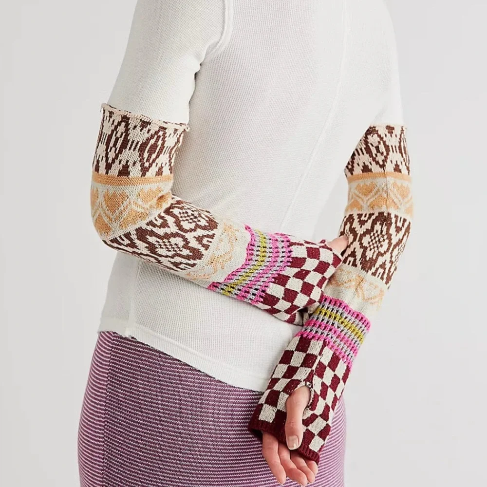 Free People “Gorgeous Thermal Cuff”‎